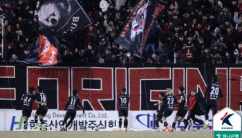 '폭설 연기' 승자는 2부리그 부천, 수원FC와 승강 PO 1차전서 기선 제압