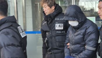 '계엄령 놀이'라며 미화원에 갑질한 공무원 구속