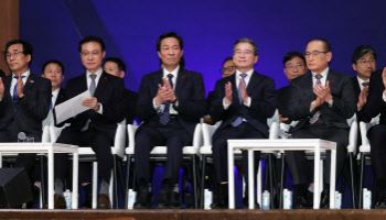 美투자 확대로 국내산업 공동화?…"후방산업 키우겠다"