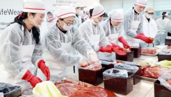 유니클로의 ‘특별한 하루’…따듯했던 ‘사랑의 김장나눔’