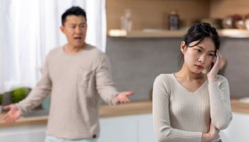 "25살 어린 태국신부 데려왔더니...불륜, 재산 50% 달라"