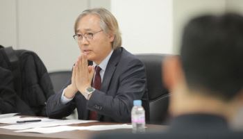 검찰개혁 자문위원장 "조진웅 인생, 희망 줘…복귀 원해"