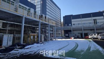 한울소재과학·JKM, 반도체 핵심소재 양산 임박…실적 전환 시동