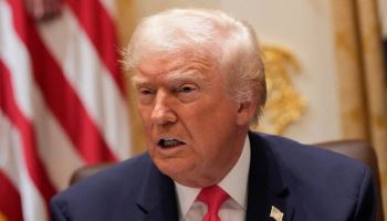 트럼프, AI규제 연방으로 일원화 예고…“50개 주 개입하면 경쟁력 약화”