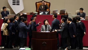 61년 만의 필리버스터 중단…여야, ‘의제 범위’ 해석 아전인수