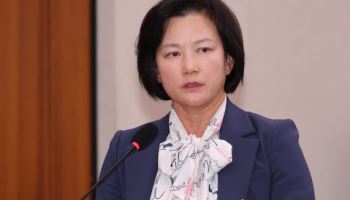 정유미 검사장, 고검검사 '강등'…법무부, '검란'에 '인사' 맞대응