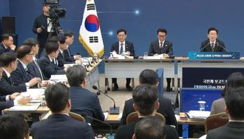 이 대통령 “우주·6G, AI처럼 국제 경쟁…민간 참여 확대해야”
