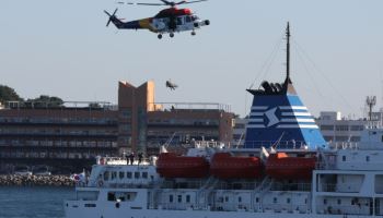 `서귀포 침몰 선박` 구조된 中 선원 5명, 中 영사 인계