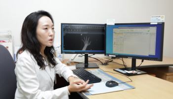 ‘겨울만 되면 손가락이 평소보다 더 뻣뻣해진 것 같은데..’