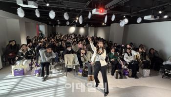 교육 인플루언서 '서진쌤', CJ온스타일 팝업스토어에 떴다[르포]