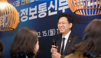 AI 거품론에 배경훈 부총리 "절대 안온다"