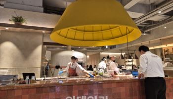"CJ푸드빌 야심작"…광화문에 등장한 '올리페페' 가보니