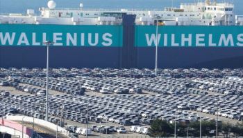 EU, 2035년 내연차 금지 계획 철회…車 '방긋'·배터리 '울적'