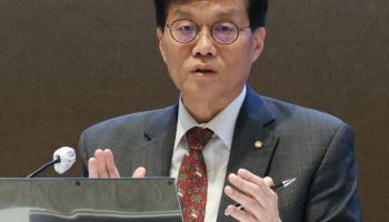 이창용 “안심할 상황 아냐” 경고에도…환율 8개월 만에 ‘최고’