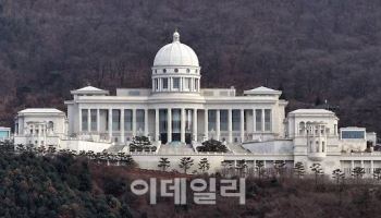 '통일교 로비 자금' 흐름 밝힌다…경찰, '한학자 측근' 소환 조사