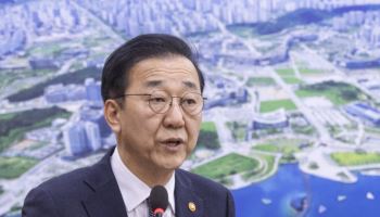 김윤덕 국토장관 “주택공급 대책 발표 늦출 수 있어”