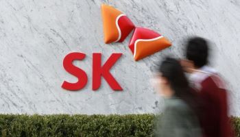 두산, SK실트론 인수…반도체산업 강화 '승부수'