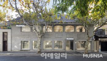 무신사, 상하이에 깃발 꽂았다…중국 현지 공략 시동