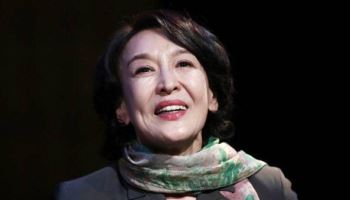 '1세대 연극 스타' 윤석화, 뇌종양 투병 중 별세…향년 69세