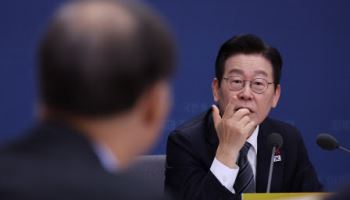 李대통령 "포용금융으로 금융제도 발전시키자"