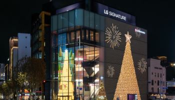 청담동 'LG D5' 매장 외벽에 크리스마스 트리 띄운다