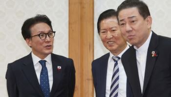당정 "석유화학·철강산업 구조조정 불가피…부동산 상황 면밀 점검"
