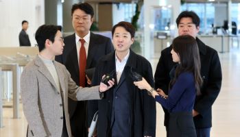 이준석, 9시간40분 조사 “성실히 증언…피의자 신분 이해 안 돼”
