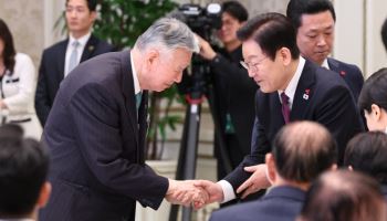 李대통령 “어르신 경험·지혜, 사회적 자산으로 발휘…대전환 만들것”