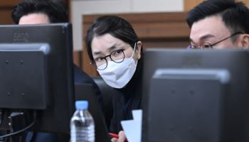 김건희 '건진법사' 재판 증인 출석…"몸 불편해 배려해달라"