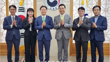 "세무플랫폼과 전쟁 끝났다"…세무사법 개정 공포에 세무사회 '승리선언'