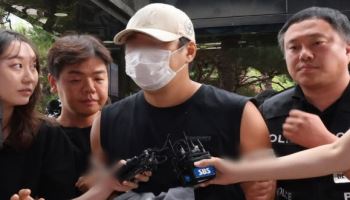 "집 앞에 핏자국이"…일가족 3명 살해한 30대 막내아들은 왜