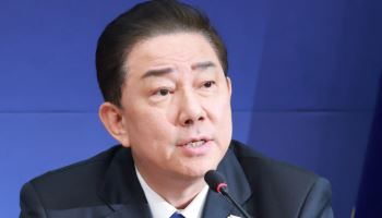 김병기, 대한항공 숙박권·의전 논란…민주당 의원들에 "송구해" 사과