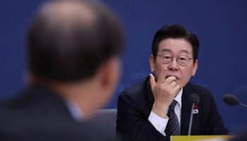 李가 꺼낸 '생리대 논란'…취약계층의 '그날'은 더 힘들다