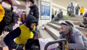 "올 들어 가장 추운 날인데"…오세훈, 서울역 노숙인들 찾아가 위로