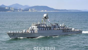 北 반잠수정 격침 전과 '광명함', 36년 해양수호 임무 마치고 전역