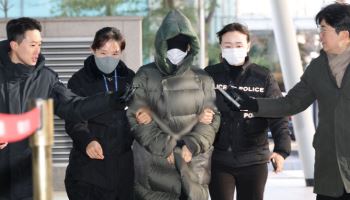 패딩 입고 영장심사 출석 황하나, “마약 투약?” 질문하자
