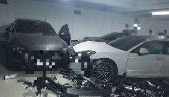 후진하던 벤츠→포르쉐 2대, BMW 2대, 제네시스 박살