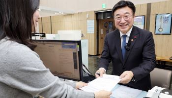 윤호중 "고향사랑기부로 연말 온기 전하고 혜택까지 챙기세요"
