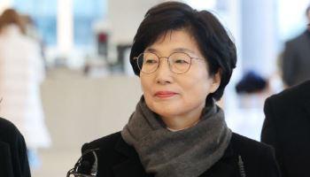 '김건희 가방 선물' 김기현 아내, 특검 출석…묵묵부답