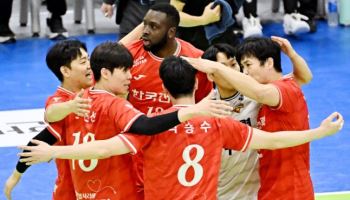 한국전력, 김정호 공백에도 현대캐피탈 잡고 3위 추격