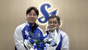 '삼성 안방마님' 강민호, KBO 최초 네 번째 FA 계약...2년 최대 20억원