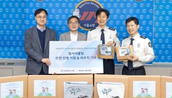 대한항공·아시아나, 폐유니폼 재활용 파우치 기부