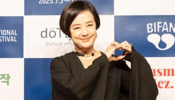 장미희, AoA 인터내셔널 어워드 수상자 선정
