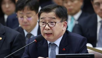 '尹정부 임명' 유철환 국민권익위원장 사의 표명