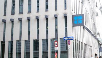 OPEC+, 산유량 동결 유지할 듯…공급과잉 우려 속 회의