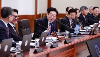 李대통령, 산업부에 피자 20판 쐈다…“수출 7천억달러 달성 수고”