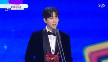 윤현민, 베스트 엔터상 "'미우새' 출연 결정해준 두 어머니께 감사"[SBS 연예대상]