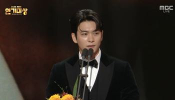 '이강달' 강태오, 최우수연기상…"즐기면서 연기했다" [MBC 연기대상]