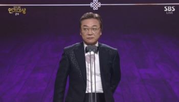 '모범택시3' 김의성, 베스트 퍼포먼스상…"어머니!" [SBS 연기대상]