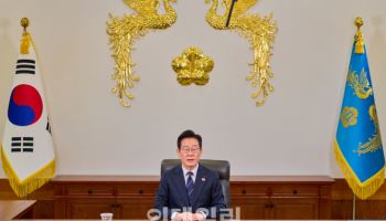 李 “대한민국 대도약 원년”…성장 전략 ‘5대 대전환’